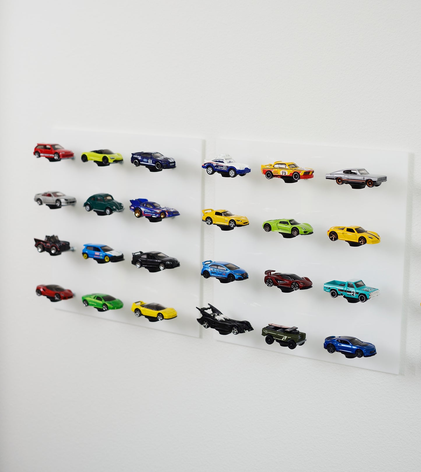White Diecast Display - 1:64
