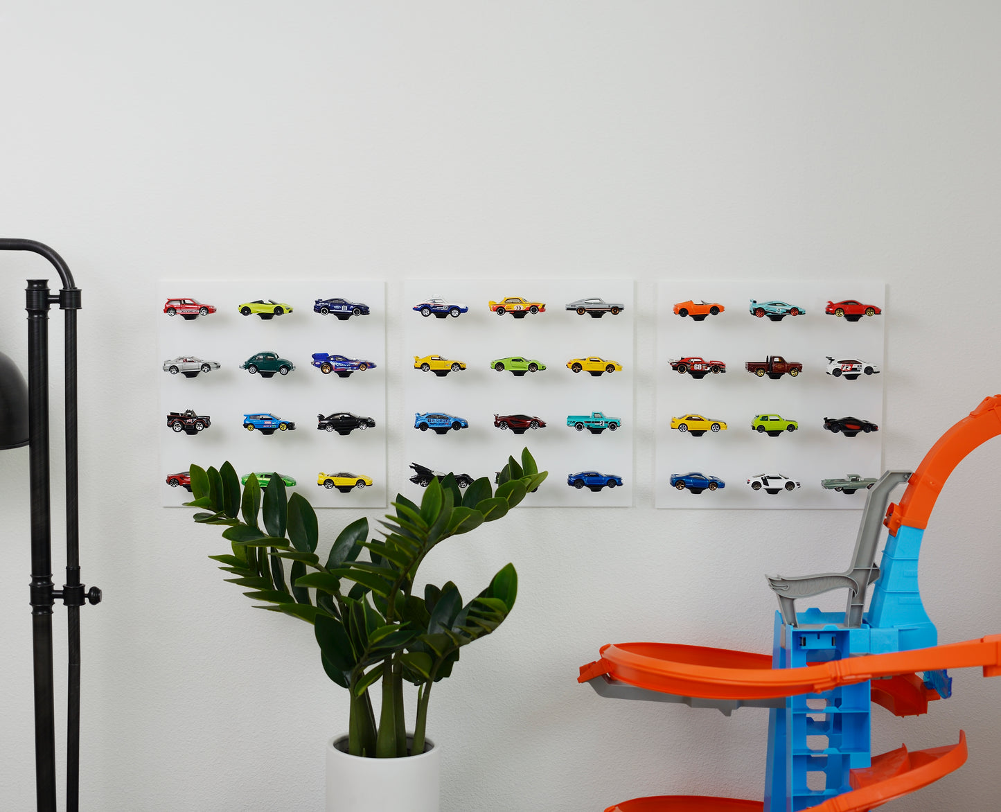 White Diecast Display - 1:64
