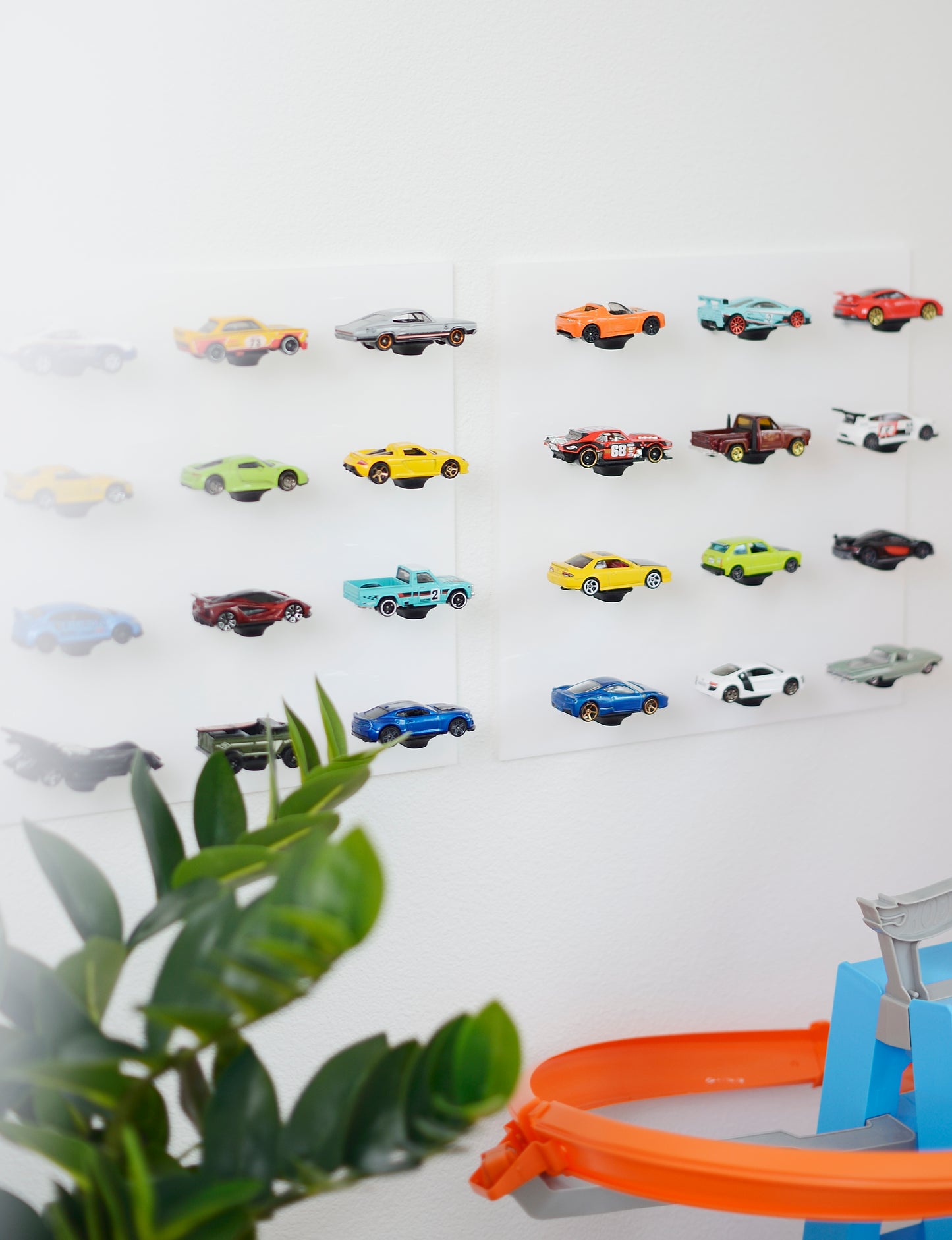 White Diecast Display - 1:64